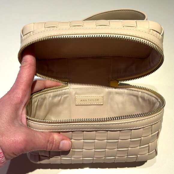 NWT Ann Taylor Woven Makeup Case - Sands Edge - Picture 3 of 9